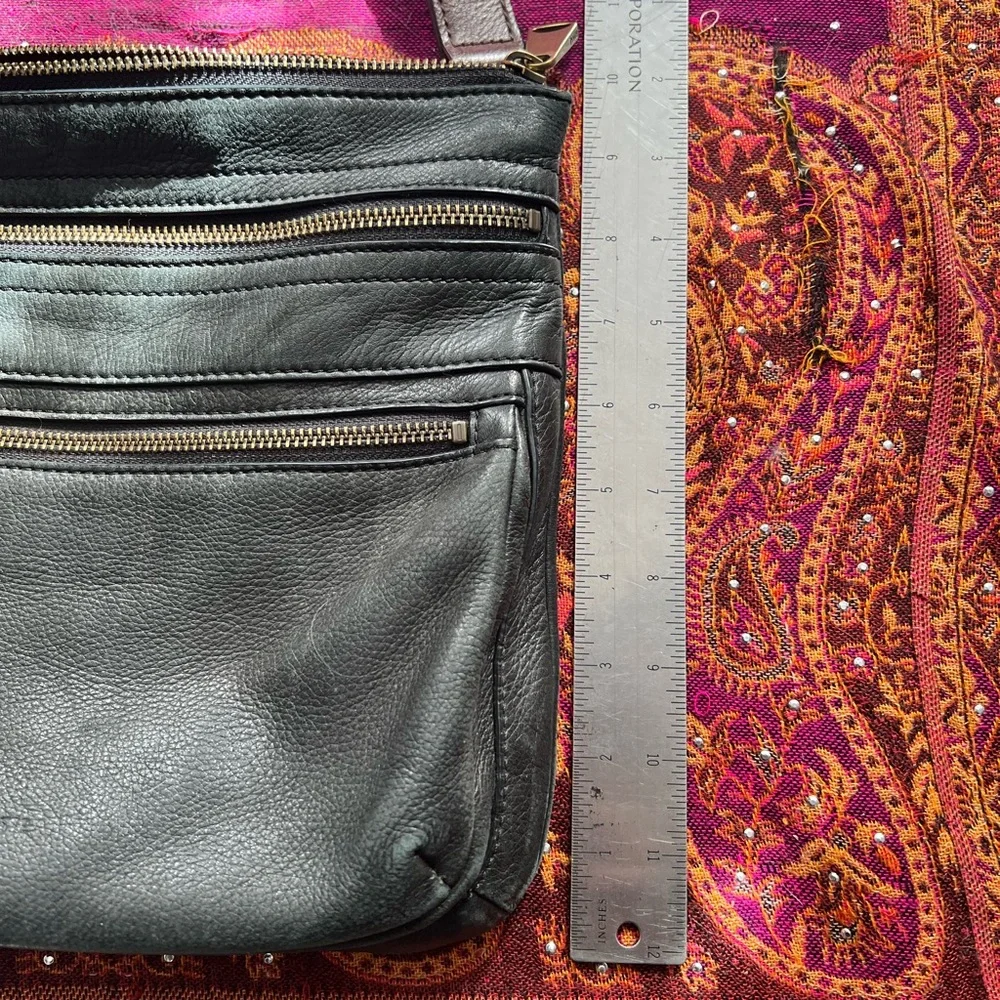 Fossil Black Leather Crossbody Bag with Brass Accents - Picture 5 of 11